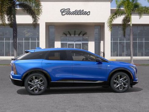 New 2025 Cadillac Optiq Luxury 2 image 5