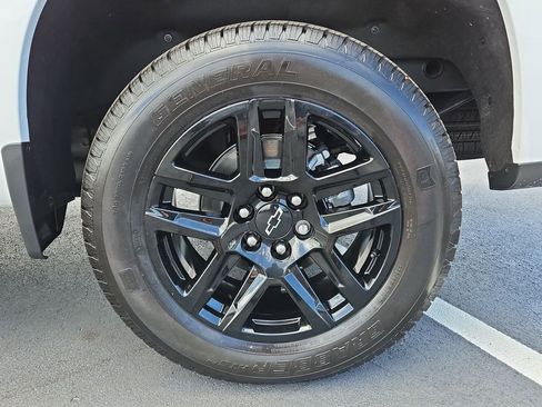 Certified 2025 Chevrolet Silverado 1500 Custom RWD image 30