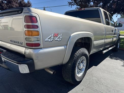 Used 2000 Chevrolet Silverado 2500 LS w/ Firm Ride Suspension Pkg AWD/4WD image 10