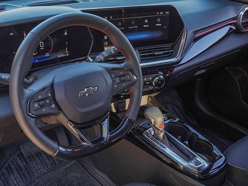 Used 2024 Chevrolet Trax RS w/ Sunroof Package image 9