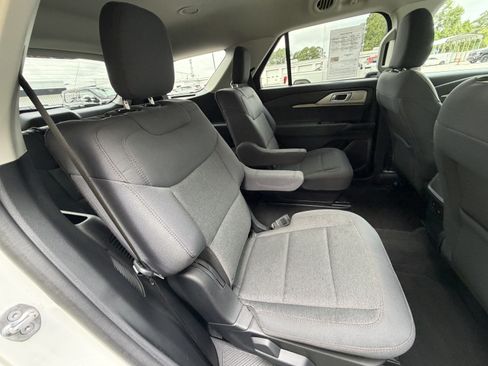 Used 2025 Ford Explorer Active RWD image 19