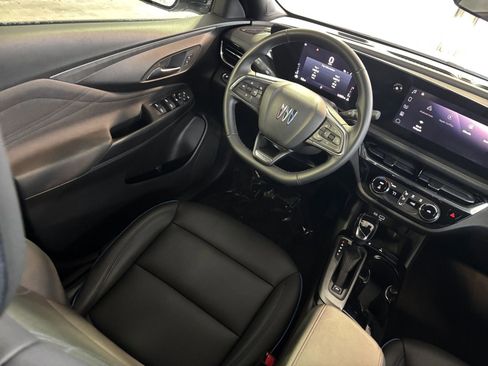 Used 2025 Buick Envista Sport Touring image 35