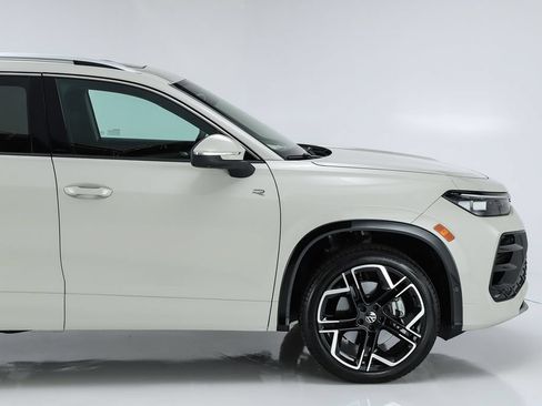 New 2026 Volkswagen Tiguan SEL R-Line AWD/4WD image 12