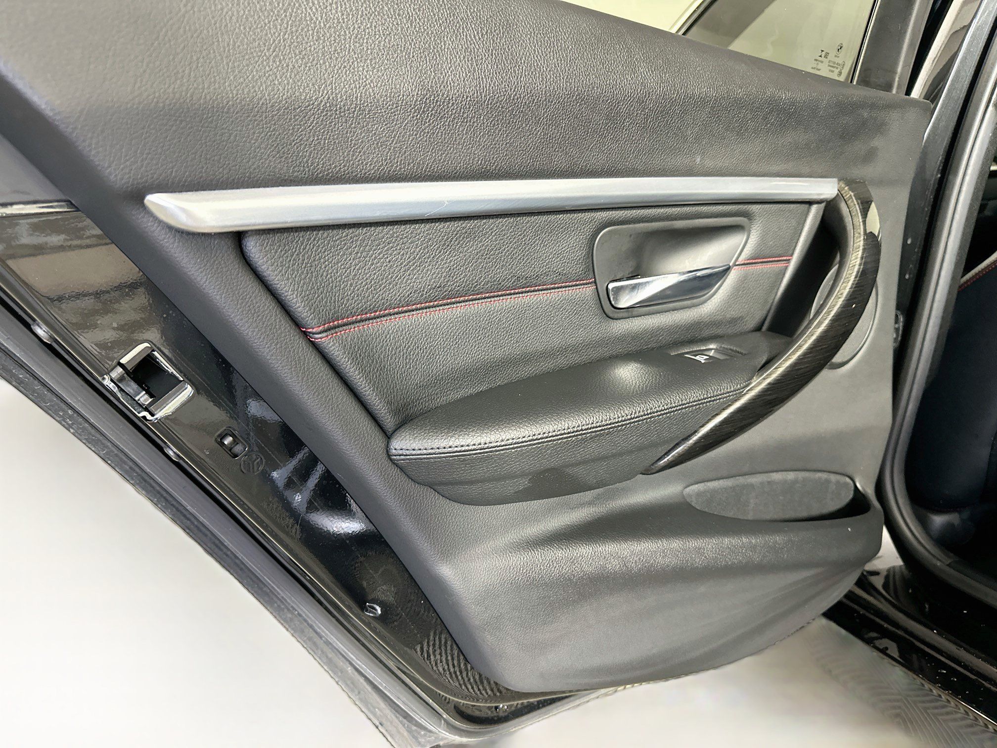Used 2018 BMW 330i xDrive Sedan w/ Convenience Package AWD/4WD image 28