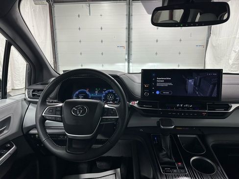 Used 2025 Toyota Sienna XSE image 16