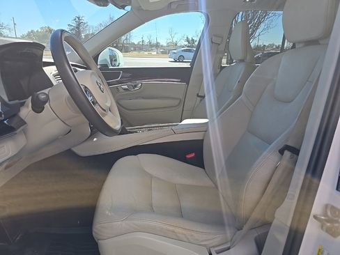Used 2019 Volvo XC90 T6 Momentum w/ Protection Package Premier image 14
