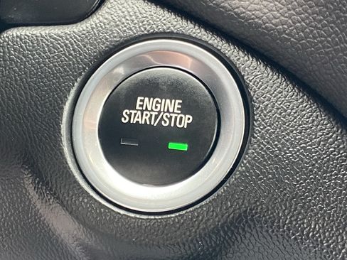Used 2023 Chevrolet Equinox LT FWD image 23