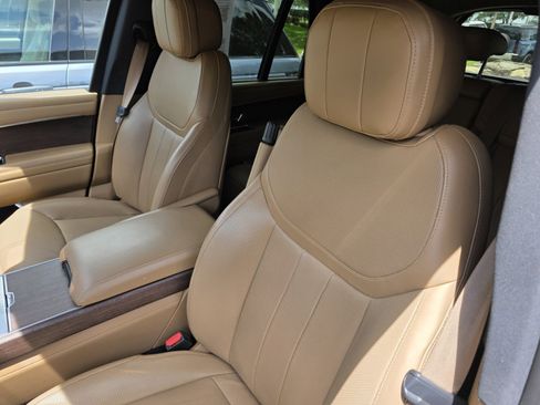 Certified 2023 Land Rover Range Rover SE image 12