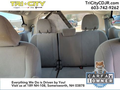 Used 2017 Toyota Sienna L image 31