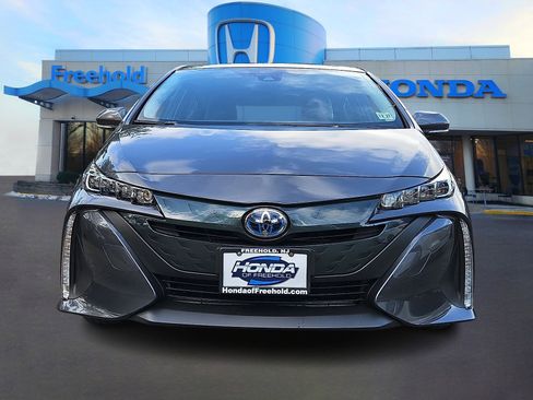 Used 2022 Toyota Prius Prime XLE image 2