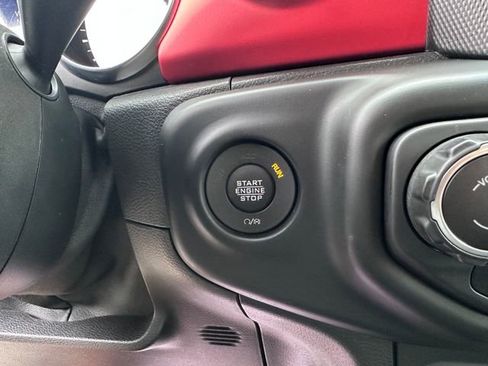 Used 2020 Jeep Wrangler Unlimited Rubicon w/ Cold Weather Group AWD/4WD image 13