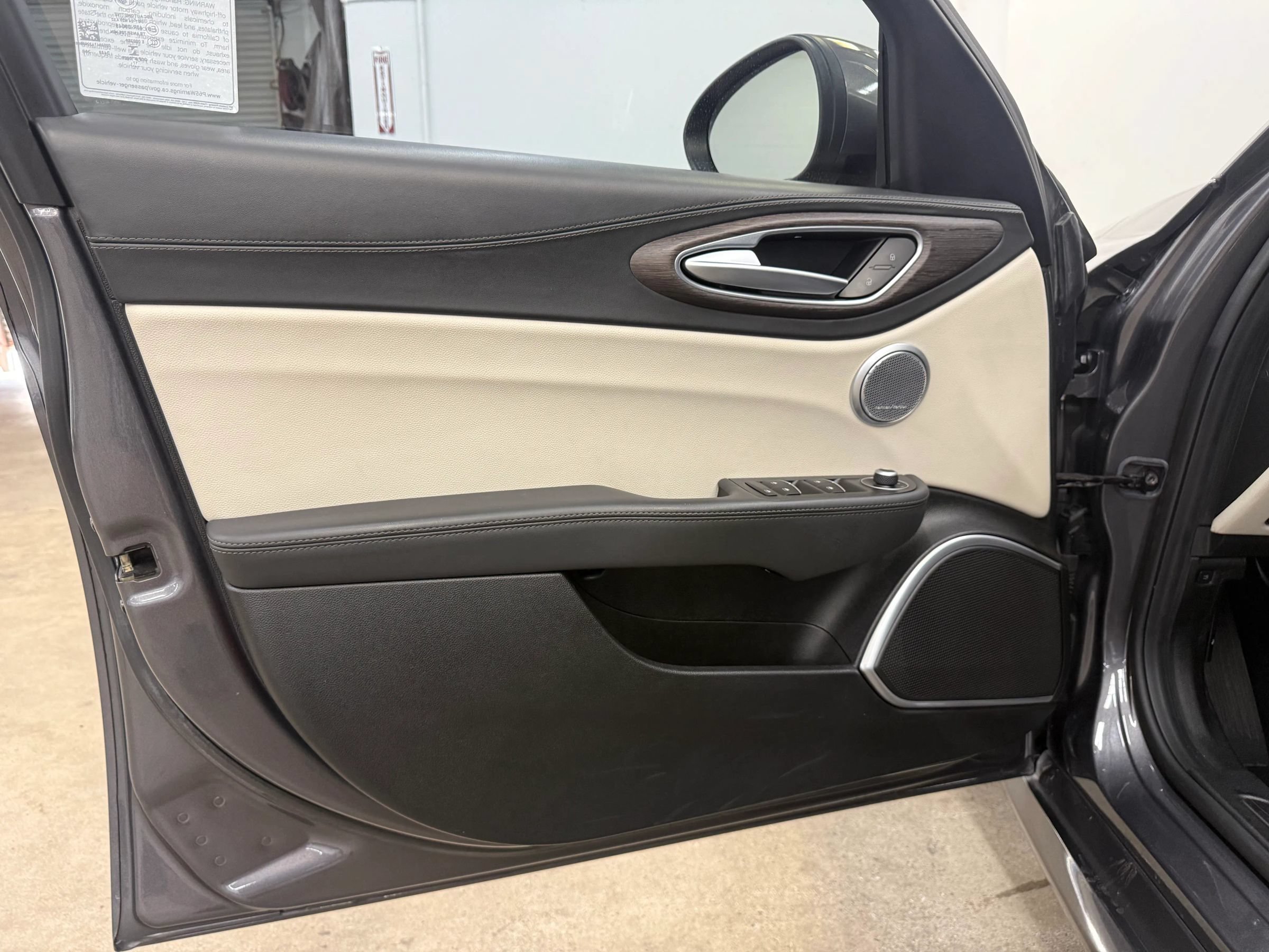 Used 2018 Alfa Romeo Giulia Ti w/ TI Performance Package RWD image 12