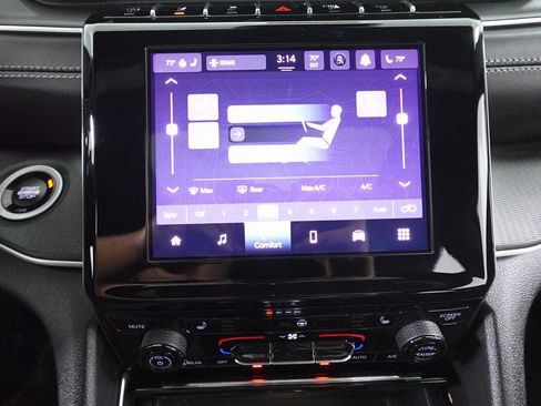 New 2025 Jeep Grand Cherokee Altitude image 19