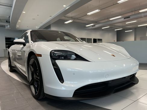 Used 2022 Porsche Taycan 4S image 12
