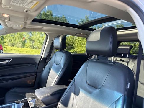 Used 2017 Ford Edge Titanium w/ Equipment Group 302A AWD/4WD image 9