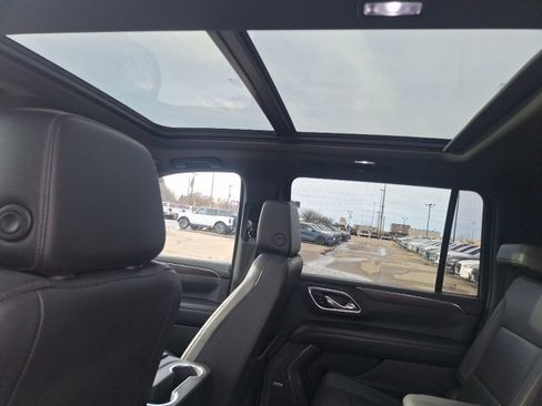 Used 2021 Chevrolet Suburban Z71 w/ Z71 Signature Package image 16