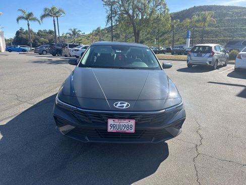 Used 2025 Hyundai Elantra SE image 7