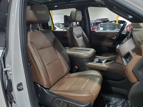 Used 2021 Chevrolet Suburban High Country w/ Premium Package RWD image 13