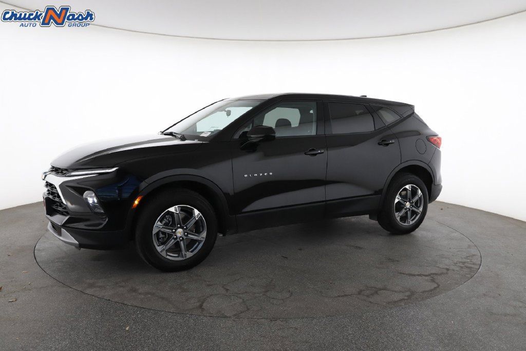 Used 2026 Chevrolet Blazer LT FWD image 6