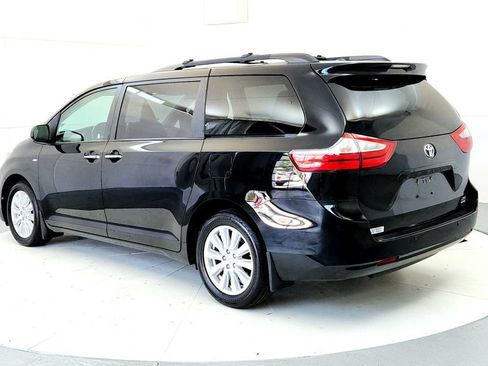 Certified 2017 Toyota Sienna XLE Premium AWD/4WD image 4