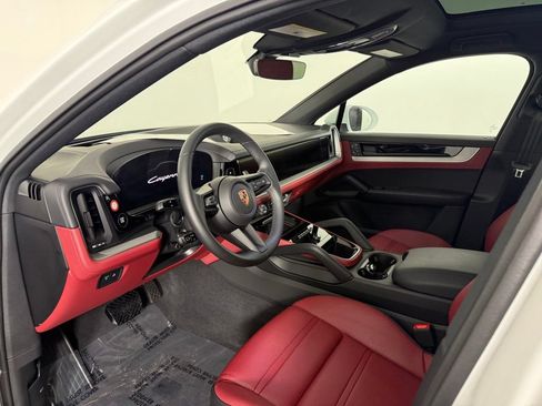 Certified 2026 Porsche Cayenne Coupe AWD/4WD image 4
