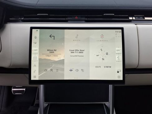 Used 2024 Land Rover Range Rover Long Wheelbase SE image 13