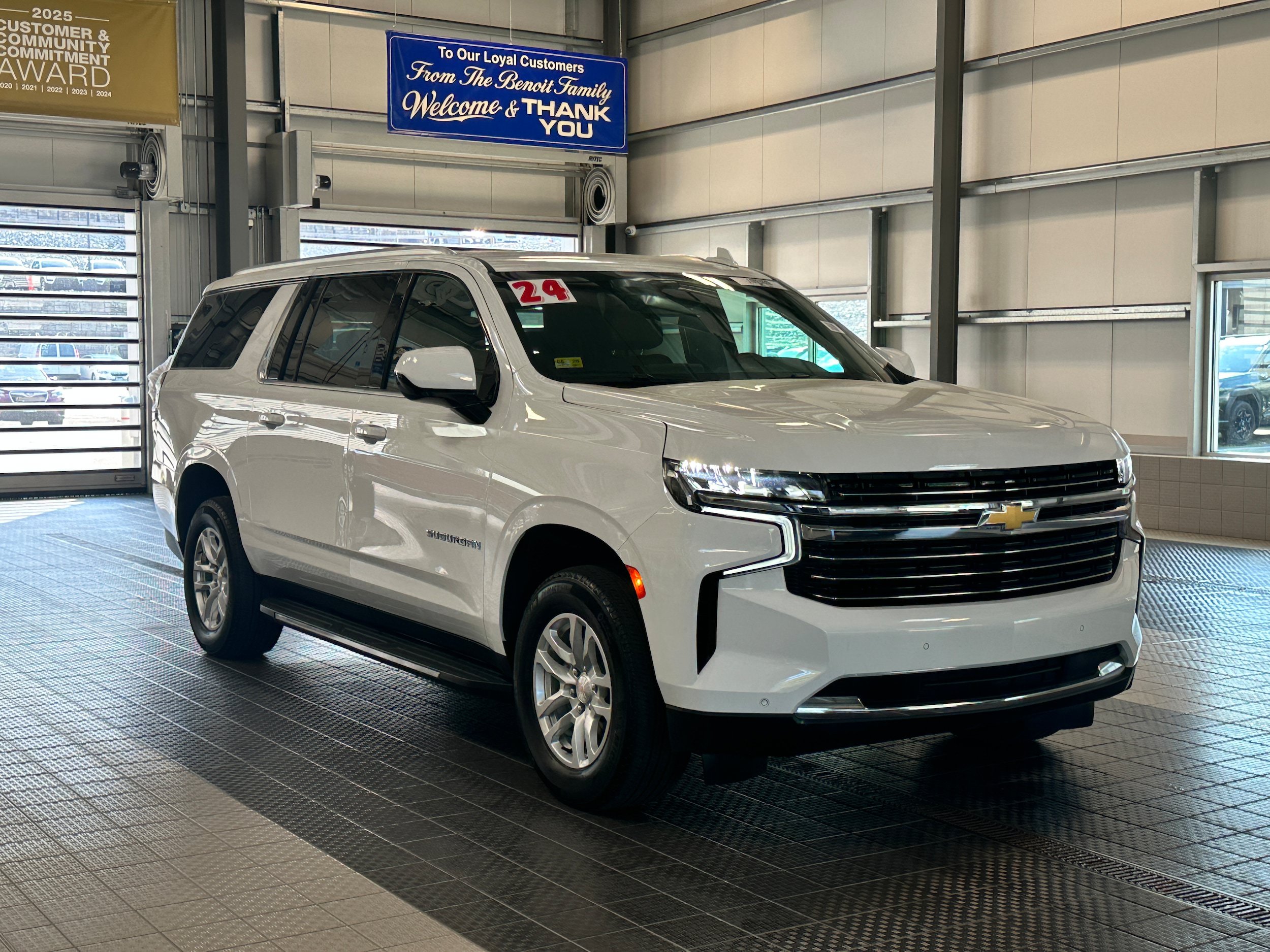 Used 2024 Chevrolet Suburban LT AWD/4WD image 40