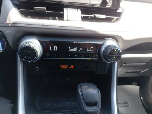 Certified 2022 Toyota RAV4 XLE AWD/4WD image 38