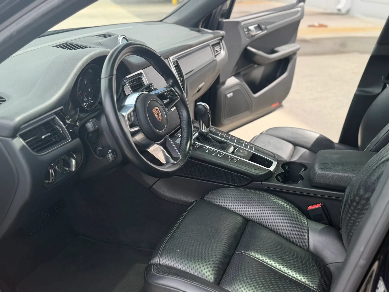 Used 2018 Porsche Macan Sport Edition AWD/4WD image 17