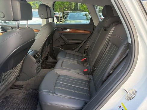 Used 2023 Audi Q5 2.0T Premium Plus w/ Premium Plus Package AWD/4WD image 6