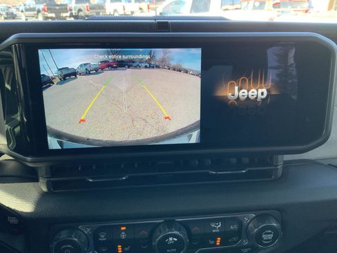 Used 2025 Jeep Wrangler Sport image 41