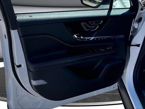 Used 2021 Lincoln Corsair AWD w/ Premium Package image 20