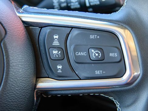 Used 2025 Jeep Wrangler Unlimited Sahara AWD/4WD image 13