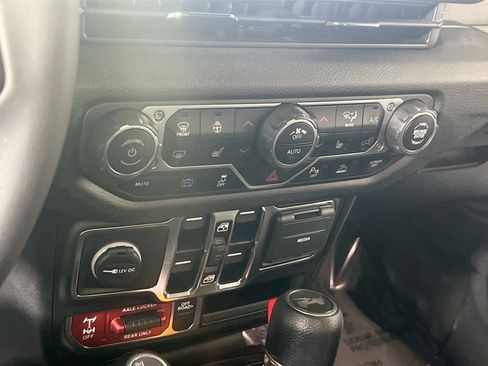 Used 2024 Jeep Wrangler Willys image 15