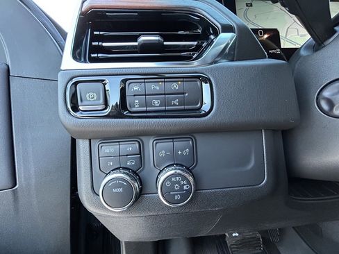 Used 2025 GMC Yukon XL Denali w/ Sun & Power Step Package image 8