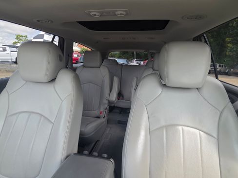 Used 2017 Buick Enclave Leather FWD image 17
