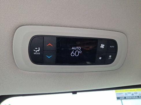 Certified 2023 Chrysler Pacifica Touring-L FWD image 12