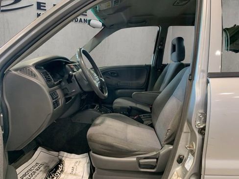 Used 2002 Chevrolet Tracker 4WD w/ Preferred Equipment Group image 6