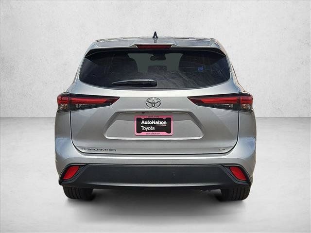 Used 2025 Toyota Highlander LE FWD image 8