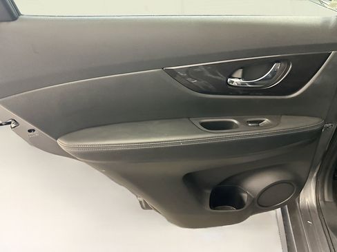 Used 2018 Nissan Rogue S image 26