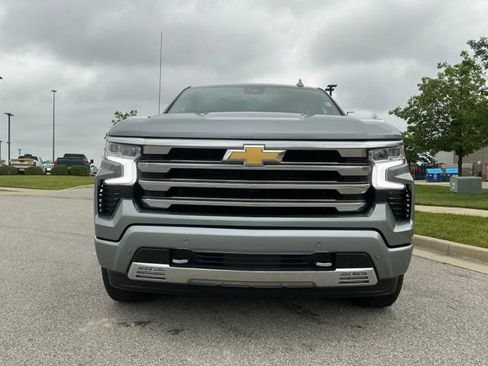 Used 2025 Chevrolet Silverado 1500 High Country w/ Technology Package AWD/4WD image 8
