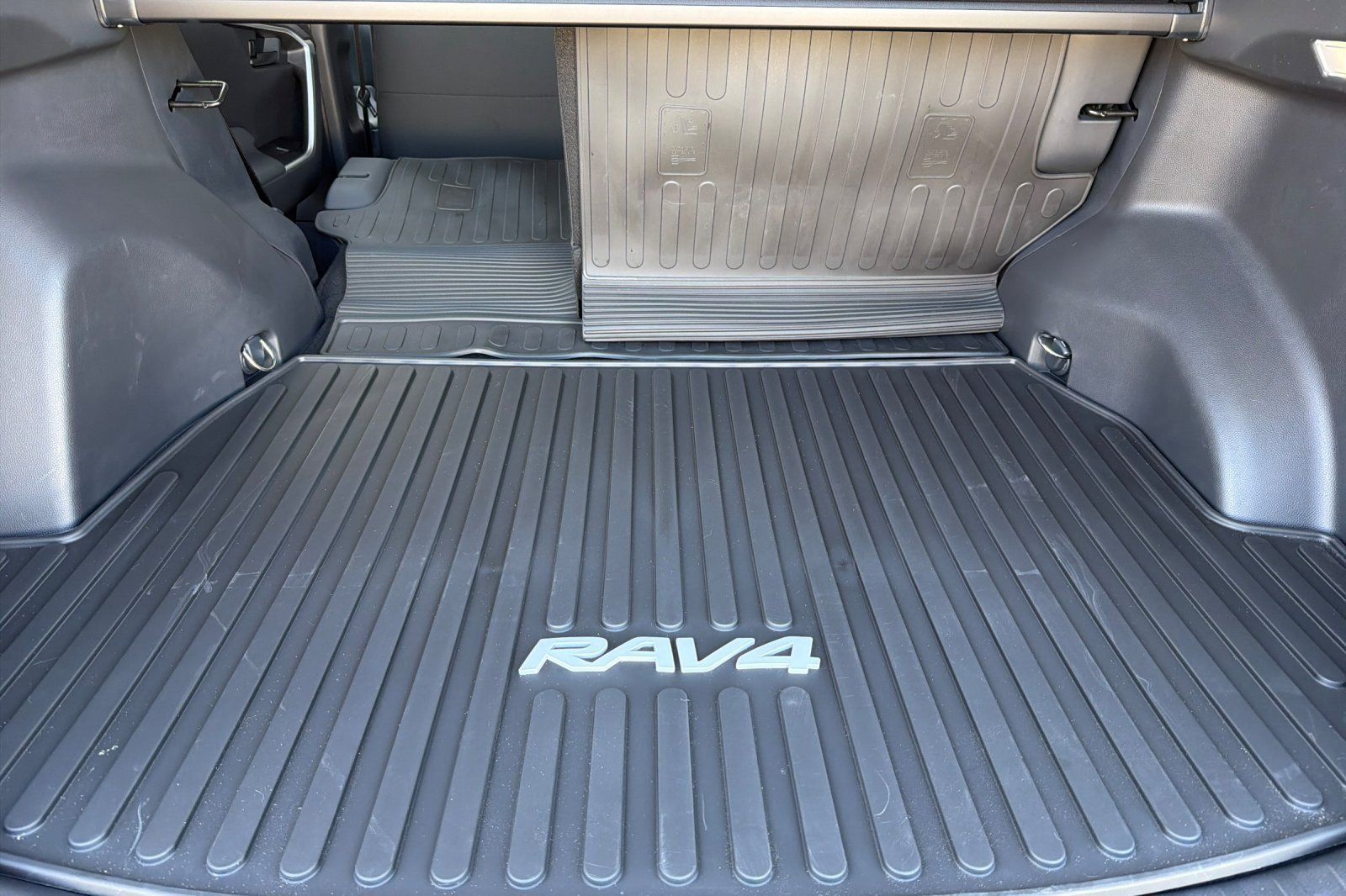 Certified 2025 Toyota RAV4 LE FWD image 14