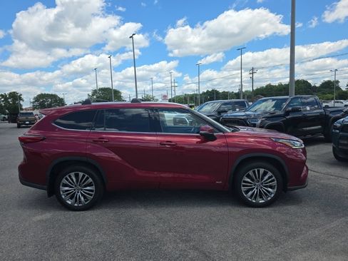 Used 2022 Toyota Highlander Platinum AWD/4WD image 4