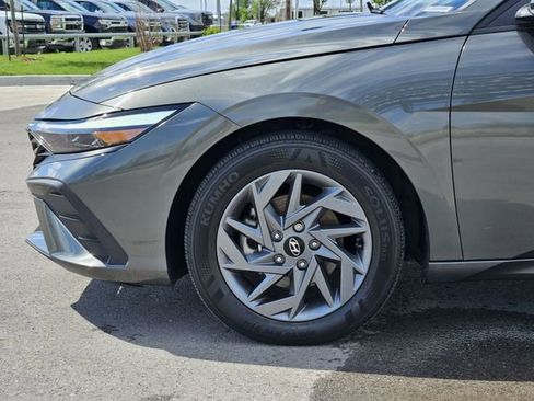 Used 2024 Hyundai Elantra SEL image 9