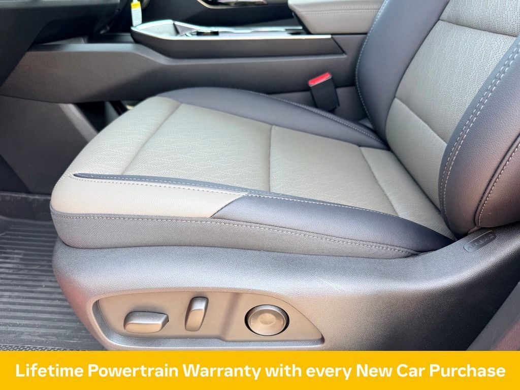 New 2027 Chevrolet Equinox LT w/ Convenience Package II FWD image 12
