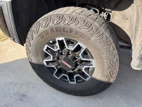 Used 2025 GMC Sierra 2500 AT4X w/ Snow Plow Prep/Camper Package image 5