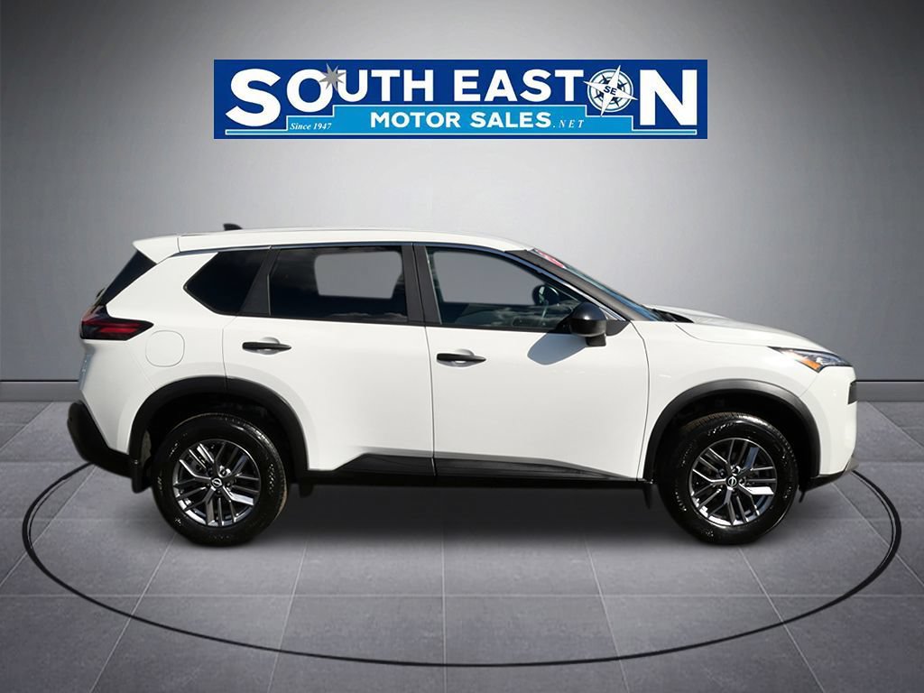Used 2023 Nissan Rogue S AWD/4WD image 8