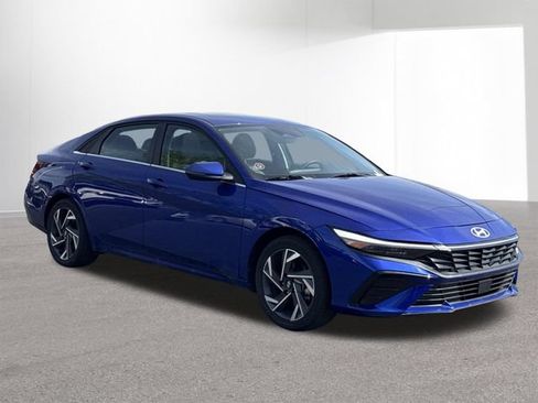 Used 2025 Hyundai Elantra Limited FWD image 13
