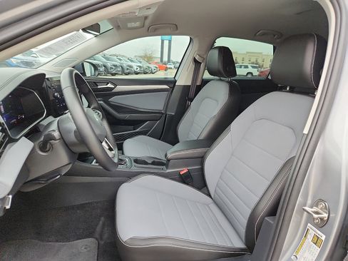 Certified 2025 Volkswagen Jetta SE image 13