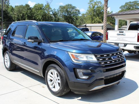 Used 2017 Ford Explorer XLT image 17